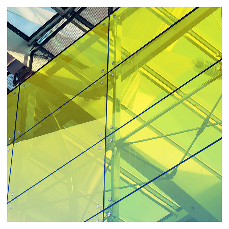 COLOR YELLOW